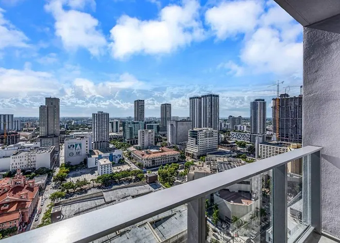 Modern 1 Bed Condo Across From Bayside In Downtown